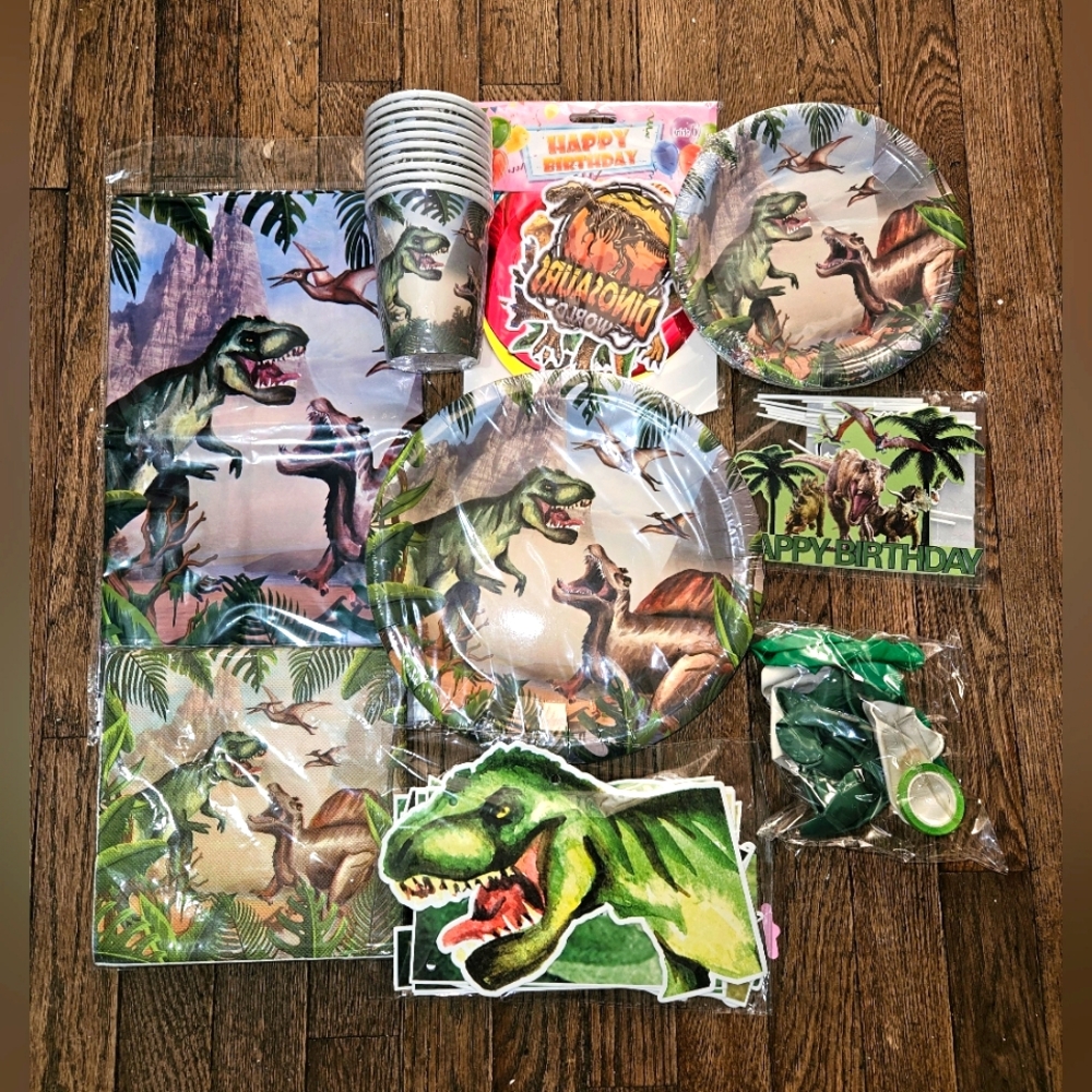 .NIB Dinosaur Birthday party decoration kit